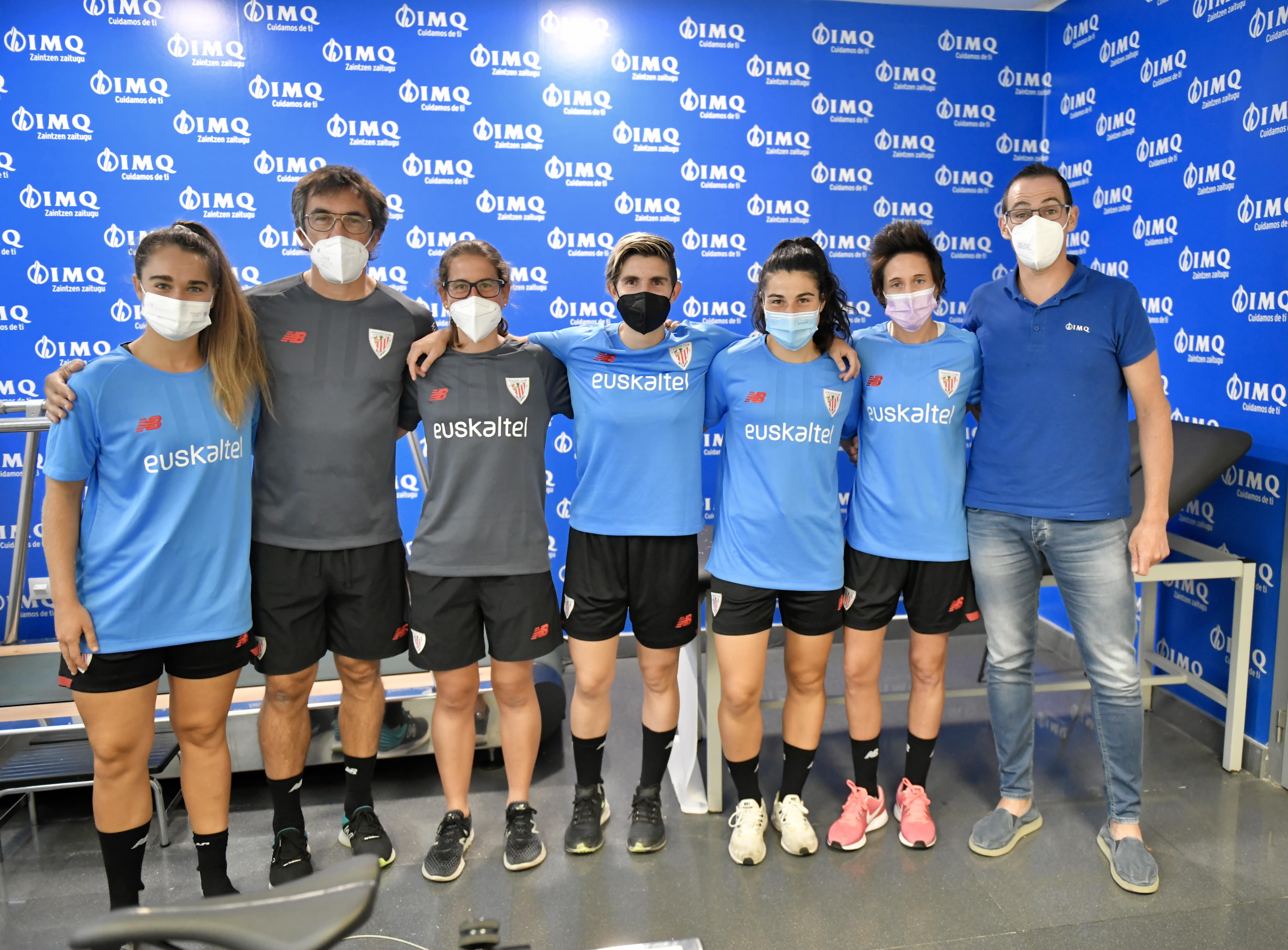 Las jugadoras del Athletic pasan su primer reconocimiento de la temporada en la Unidad de Medicina Deportiva de la clínica IMQ Zorrotzaurre 