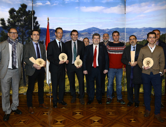 El ayuntamiento de Bilbao premia a las Clínicas de IMQ por su compromiso con la defensa de la sostenibilidad y el medio ambiente